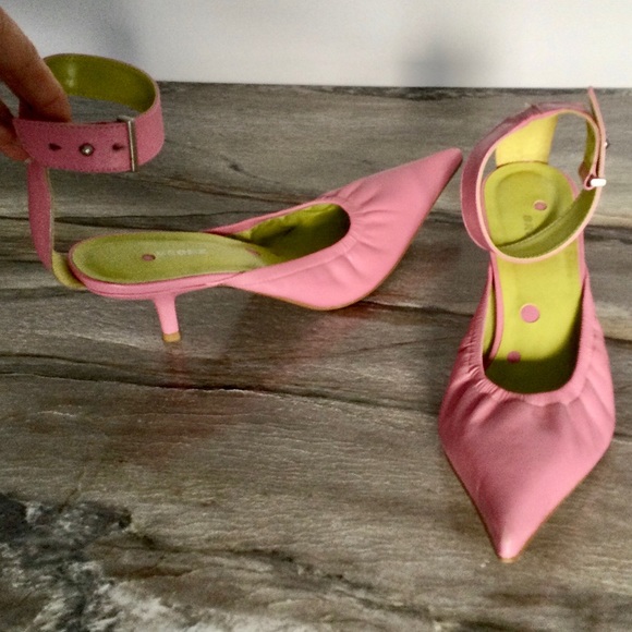 Bronx Pointy Toe Elasticized Kitten Heel Pumps Ankle Strap Pink - Picture 2 of 16